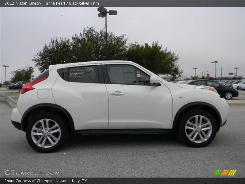 White Pearl / Black/Silver Trim 2012 Nissan Juke SV