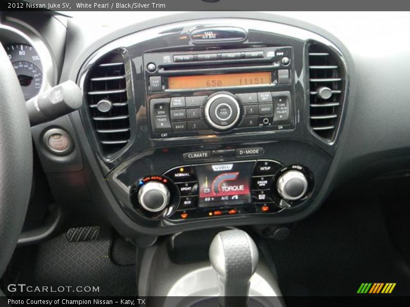 White Pearl / Black/Silver Trim 2012 Nissan Juke SV