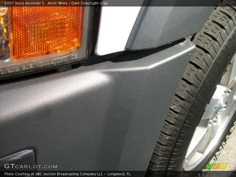 Arctic White / Dark Gray/Light Gray 2007 Isuzu Ascender S