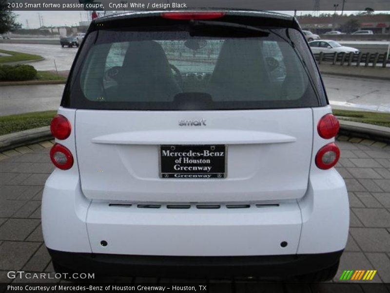 Crystal White / design Black 2010 Smart fortwo passion coupe