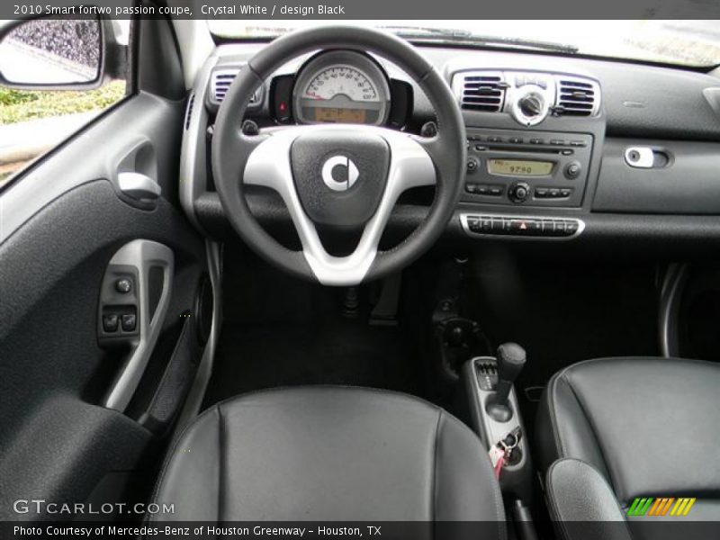 Crystal White / design Black 2010 Smart fortwo passion coupe