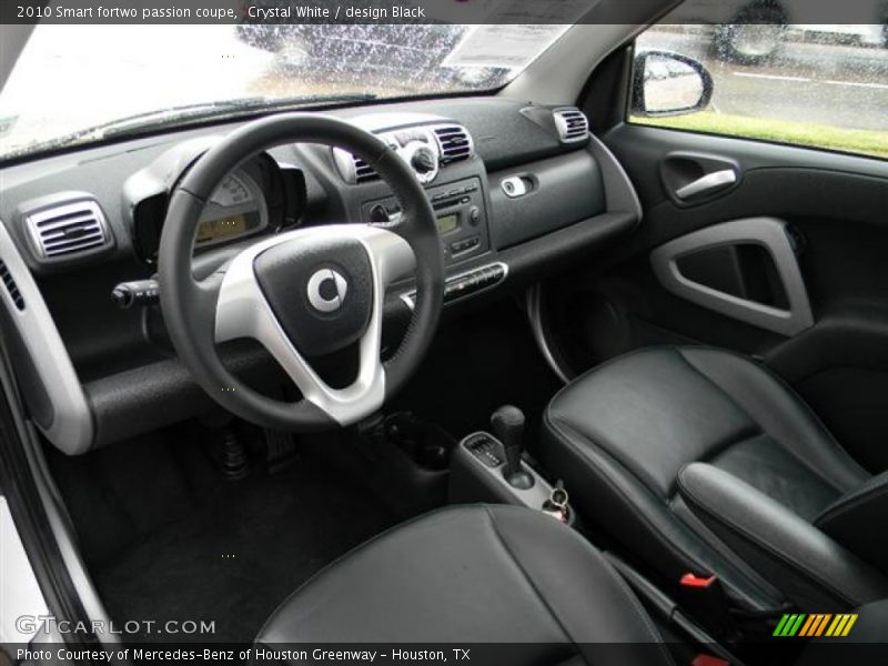 Crystal White / design Black 2010 Smart fortwo passion coupe