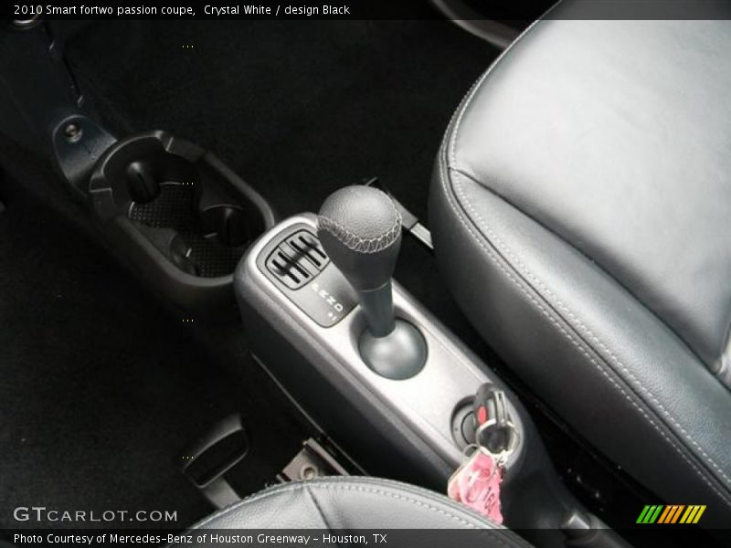 Crystal White / design Black 2010 Smart fortwo passion coupe