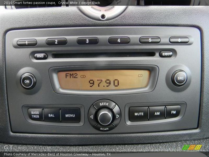 Crystal White / design Black 2010 Smart fortwo passion coupe