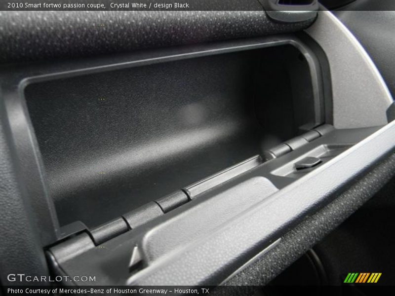 Crystal White / design Black 2010 Smart fortwo passion coupe
