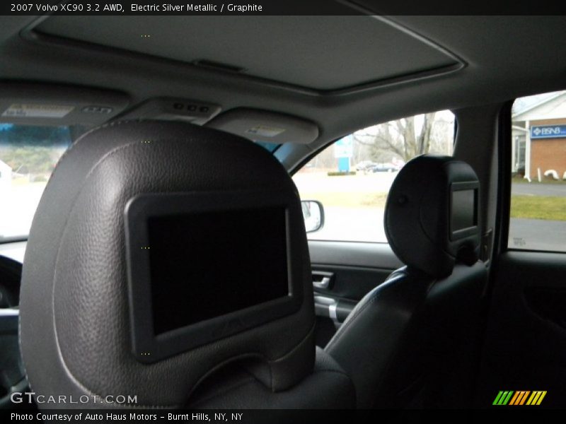 Electric Silver Metallic / Graphite 2007 Volvo XC90 3.2 AWD