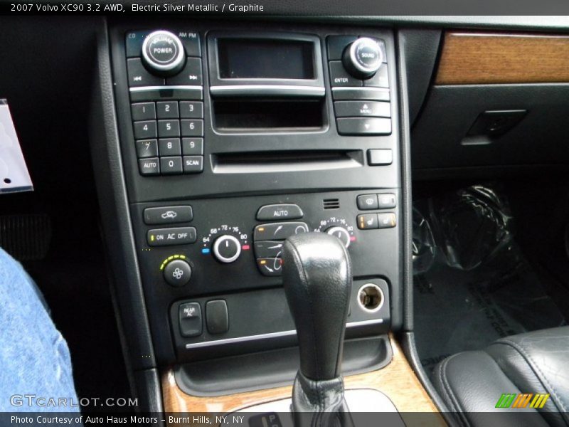 Electric Silver Metallic / Graphite 2007 Volvo XC90 3.2 AWD