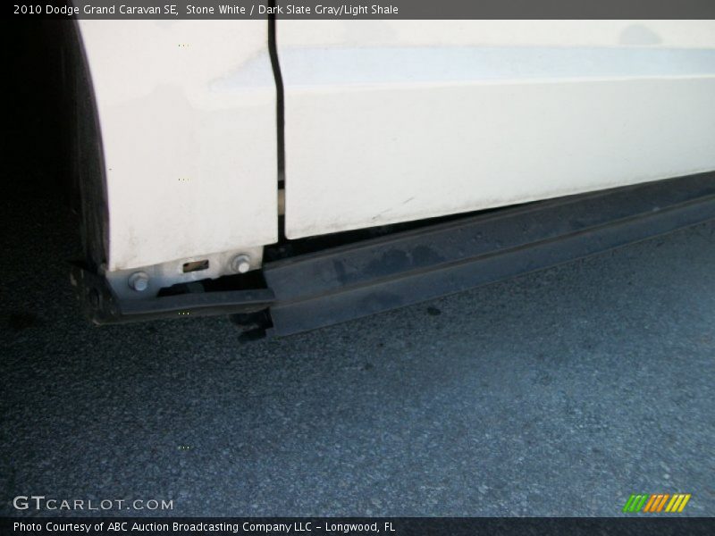 Stone White / Dark Slate Gray/Light Shale 2010 Dodge Grand Caravan SE