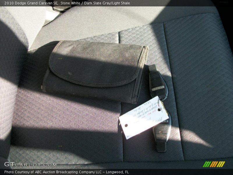 Stone White / Dark Slate Gray/Light Shale 2010 Dodge Grand Caravan SE