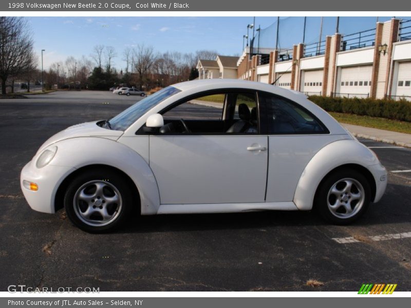 Cool White / Black 1998 Volkswagen New Beetle 2.0 Coupe