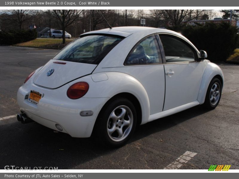 Cool White / Black 1998 Volkswagen New Beetle 2.0 Coupe