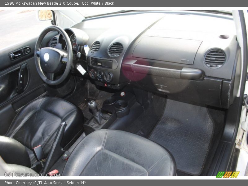Cool White / Black 1998 Volkswagen New Beetle 2.0 Coupe