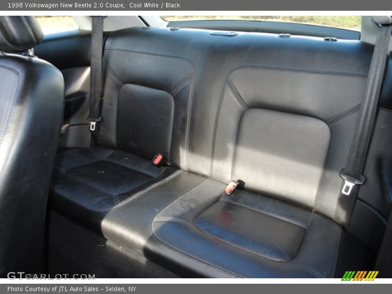 Cool White / Black 1998 Volkswagen New Beetle 2.0 Coupe
