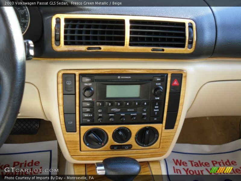 Fresco Green Metallic / Beige 2003 Volkswagen Passat GLS Sedan