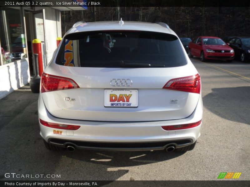 Ice Silver Metallic / Black 2011 Audi Q5 3.2 quattro