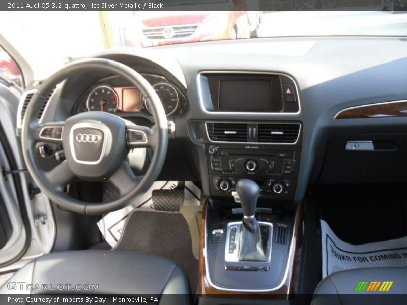 Ice Silver Metallic / Black 2011 Audi Q5 3.2 quattro