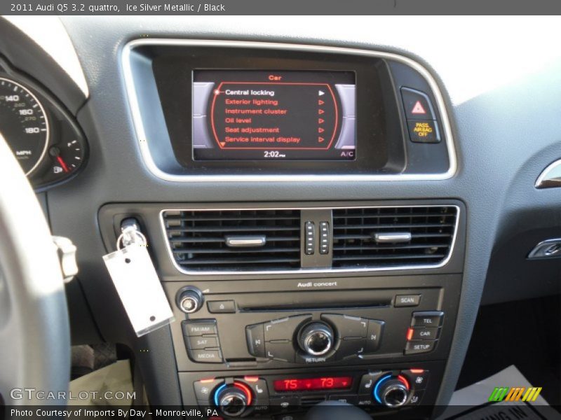 Ice Silver Metallic / Black 2011 Audi Q5 3.2 quattro