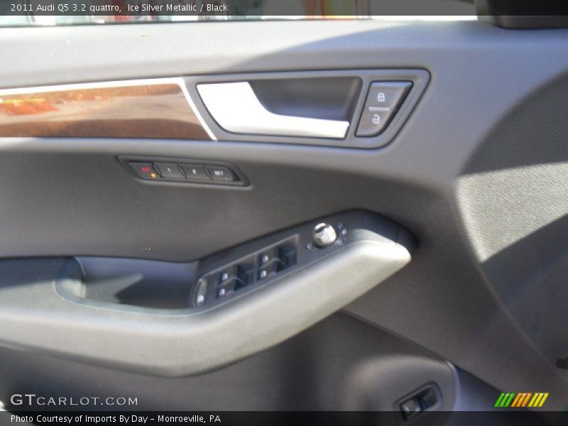 Ice Silver Metallic / Black 2011 Audi Q5 3.2 quattro