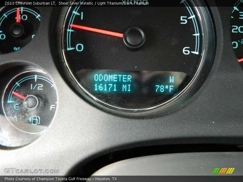 Sheer Silver Metallic / Light Titanium/Dark Titanium 2011 Chevrolet Suburban LT