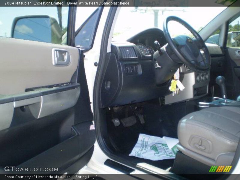Dover White Pearl / Sandblast Beige 2004 Mitsubishi Endeavor Limited