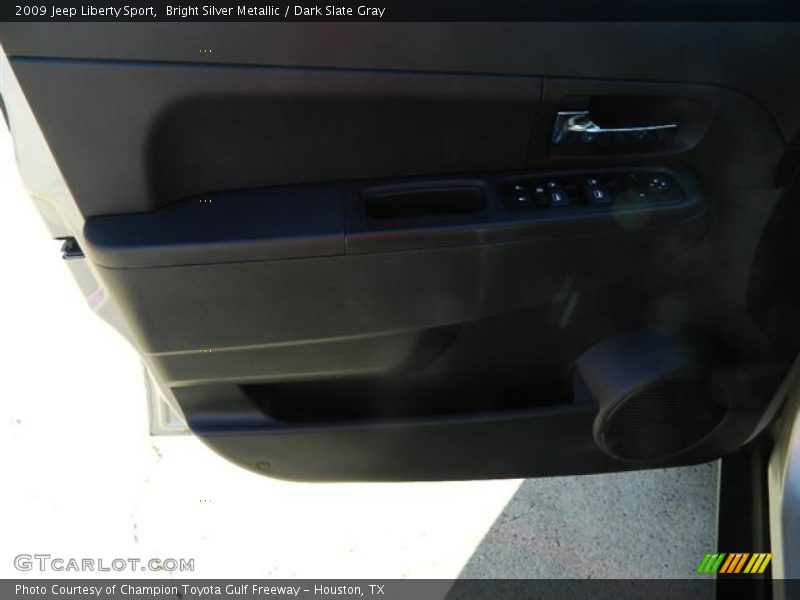 Bright Silver Metallic / Dark Slate Gray 2009 Jeep Liberty Sport