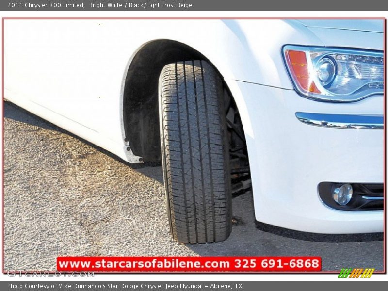 Bright White / Black/Light Frost Beige 2011 Chrysler 300 Limited