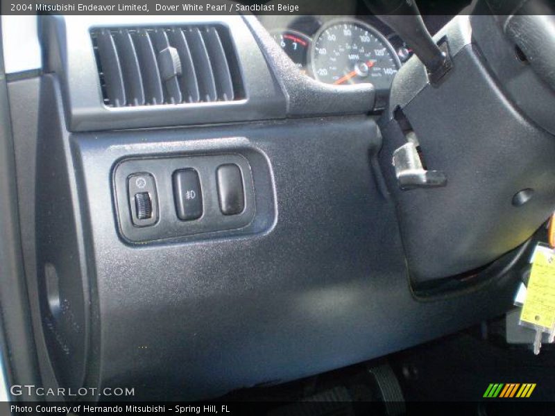 Dover White Pearl / Sandblast Beige 2004 Mitsubishi Endeavor Limited