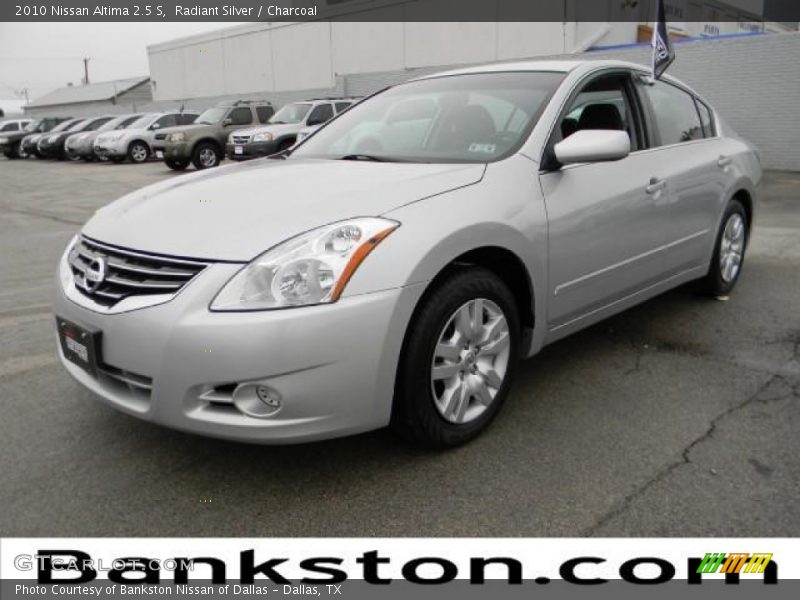 Radiant Silver / Charcoal 2010 Nissan Altima 2.5 S