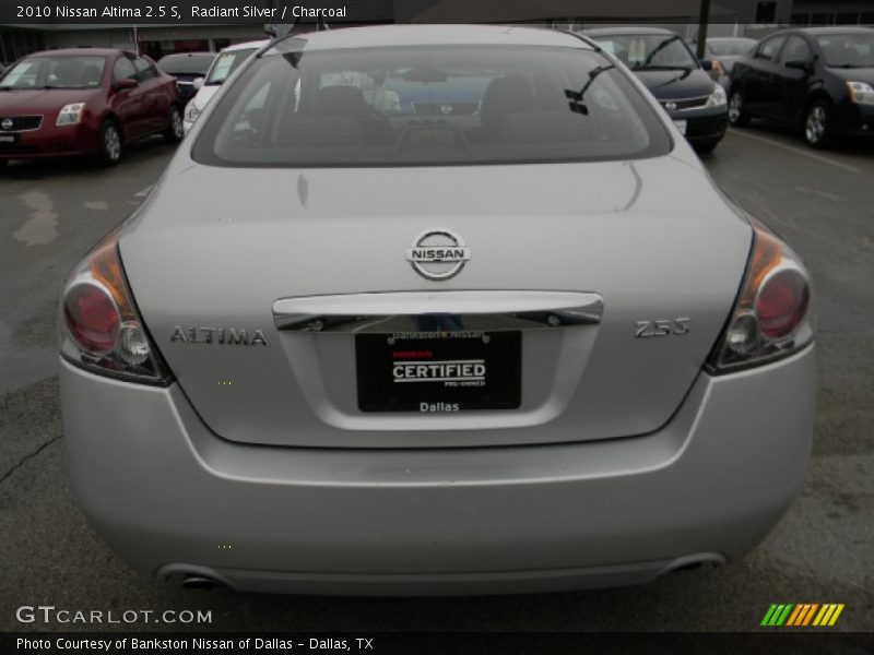 Radiant Silver / Charcoal 2010 Nissan Altima 2.5 S