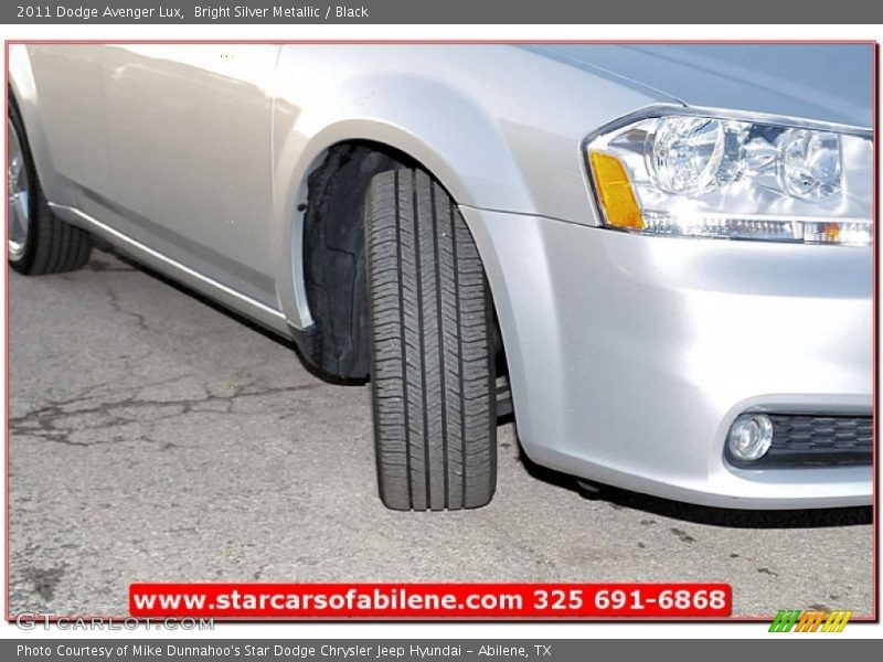Bright Silver Metallic / Black 2011 Dodge Avenger Lux