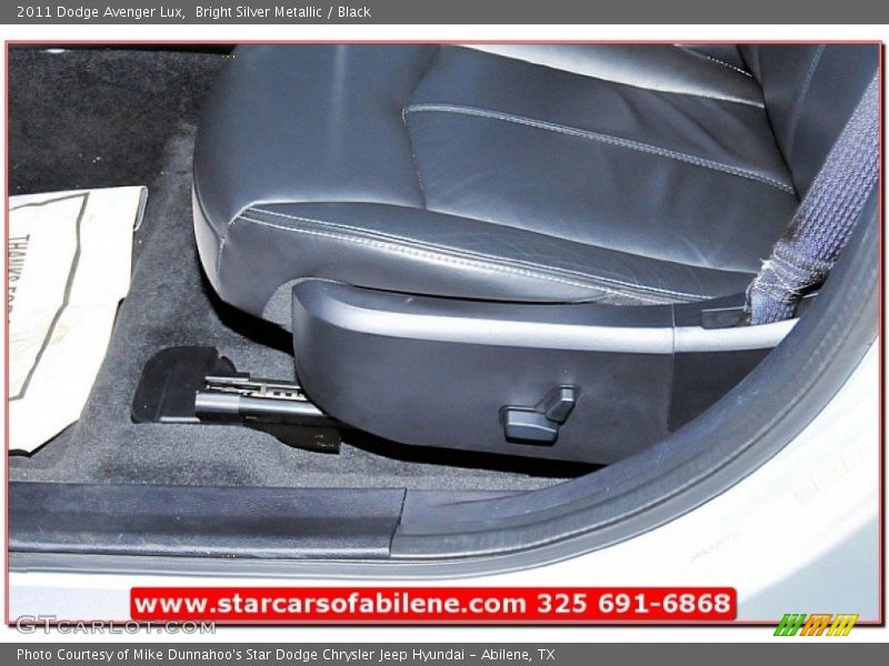 Bright Silver Metallic / Black 2011 Dodge Avenger Lux