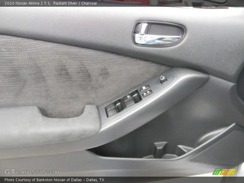 Radiant Silver / Charcoal 2010 Nissan Altima 2.5 S