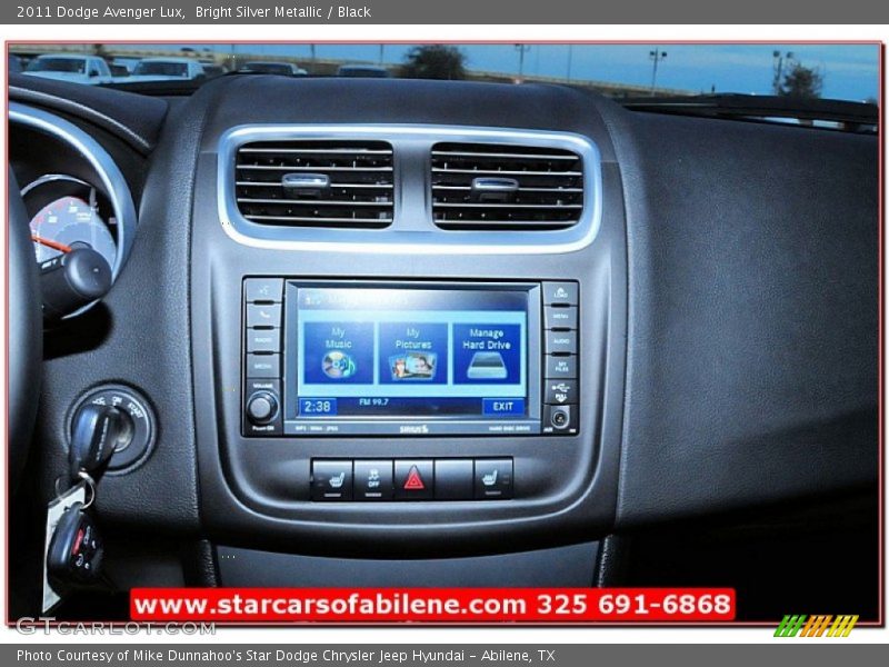 Bright Silver Metallic / Black 2011 Dodge Avenger Lux