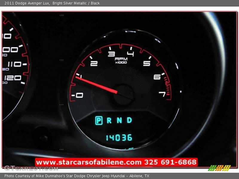 Bright Silver Metallic / Black 2011 Dodge Avenger Lux