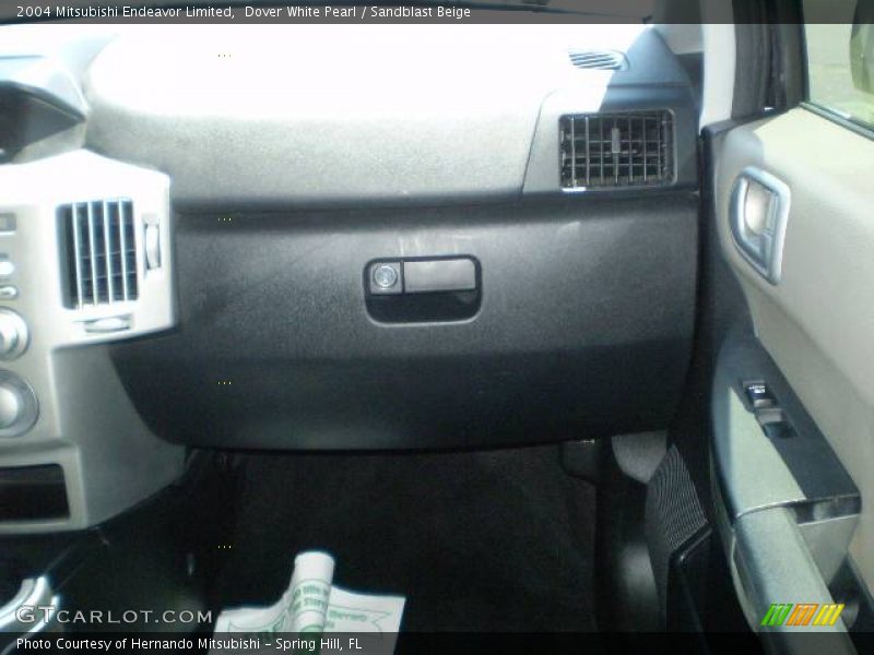 Dover White Pearl / Sandblast Beige 2004 Mitsubishi Endeavor Limited