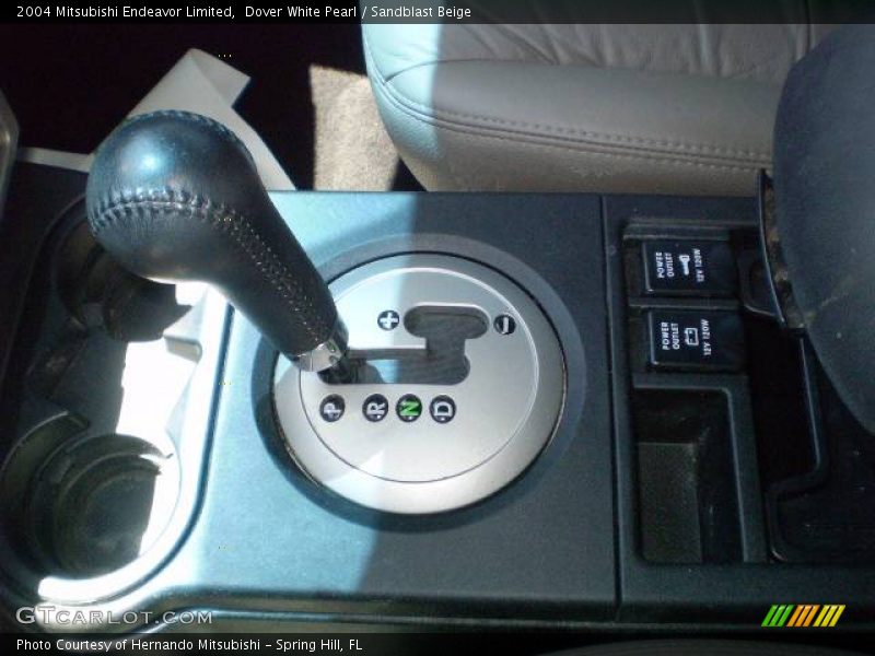 Dover White Pearl / Sandblast Beige 2004 Mitsubishi Endeavor Limited