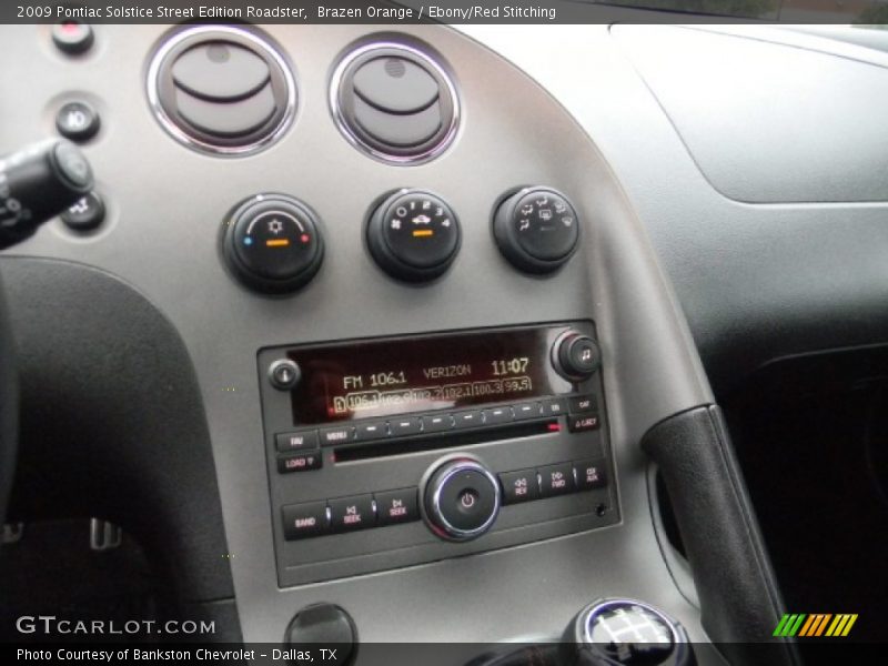 Controls of 2009 Solstice Street Edition Roadster