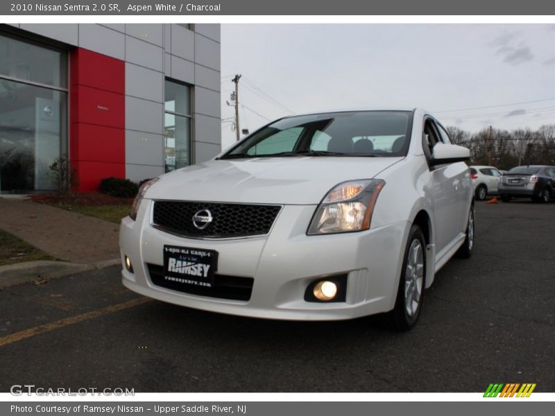 Aspen White / Charcoal 2010 Nissan Sentra 2.0 SR