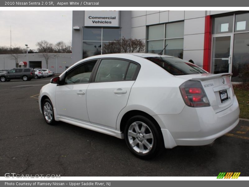 Aspen White / Charcoal 2010 Nissan Sentra 2.0 SR