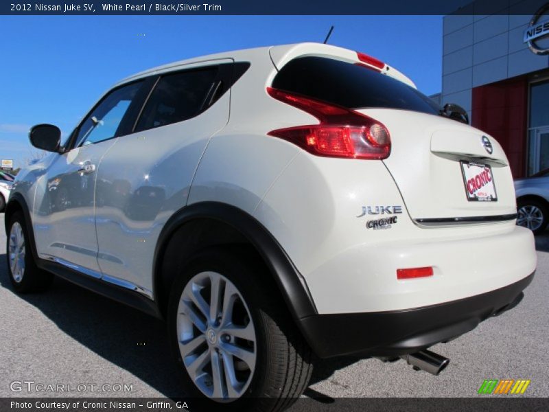White Pearl / Black/Silver Trim 2012 Nissan Juke SV
