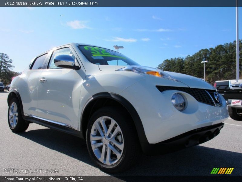 White Pearl / Black/Silver Trim 2012 Nissan Juke SV