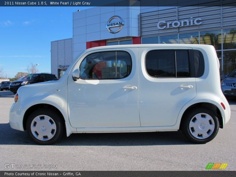 White Pearl / Light Gray 2011 Nissan Cube 1.8 S