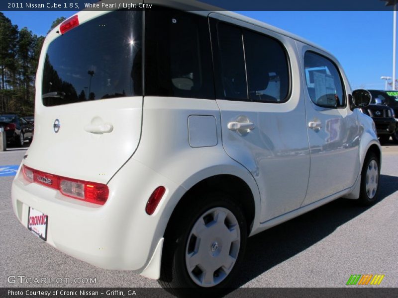 White Pearl / Light Gray 2011 Nissan Cube 1.8 S