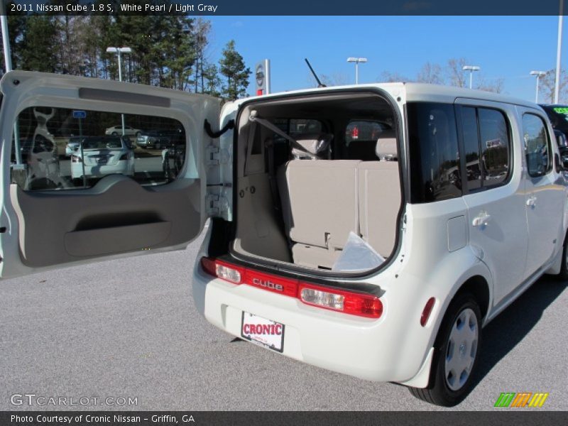 White Pearl / Light Gray 2011 Nissan Cube 1.8 S