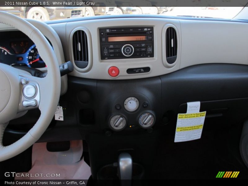 White Pearl / Light Gray 2011 Nissan Cube 1.8 S