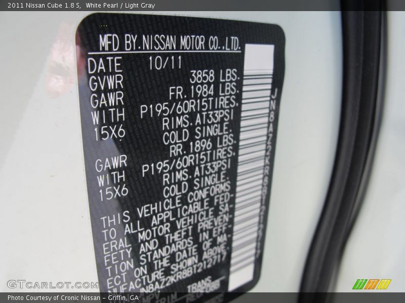 White Pearl / Light Gray 2011 Nissan Cube 1.8 S