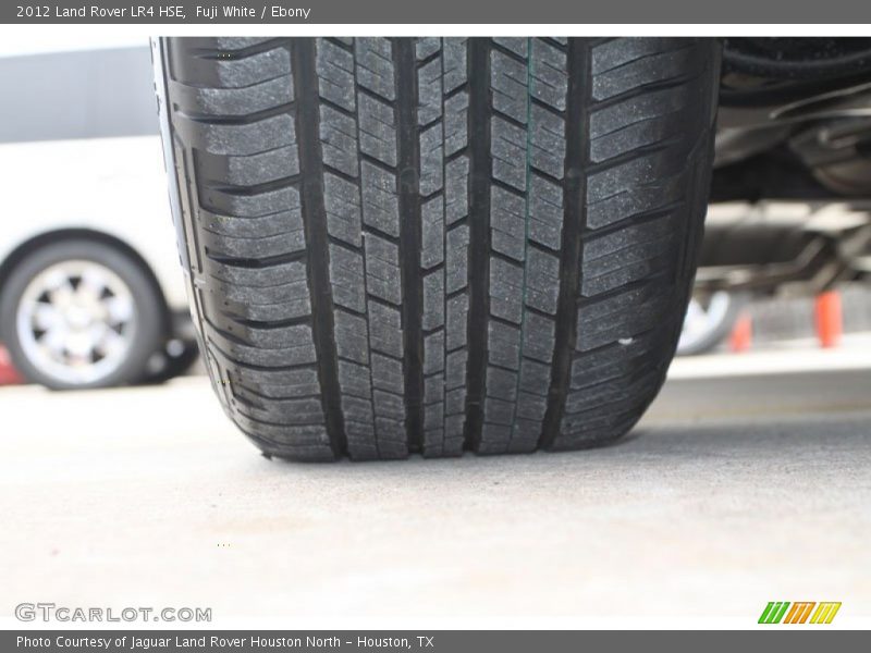 Fuji White / Ebony 2012 Land Rover LR4 HSE