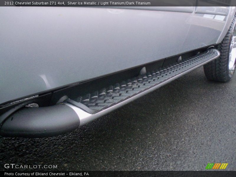 Silver Ice Metallic / Light Titanium/Dark Titanium 2012 Chevrolet Suburban Z71 4x4