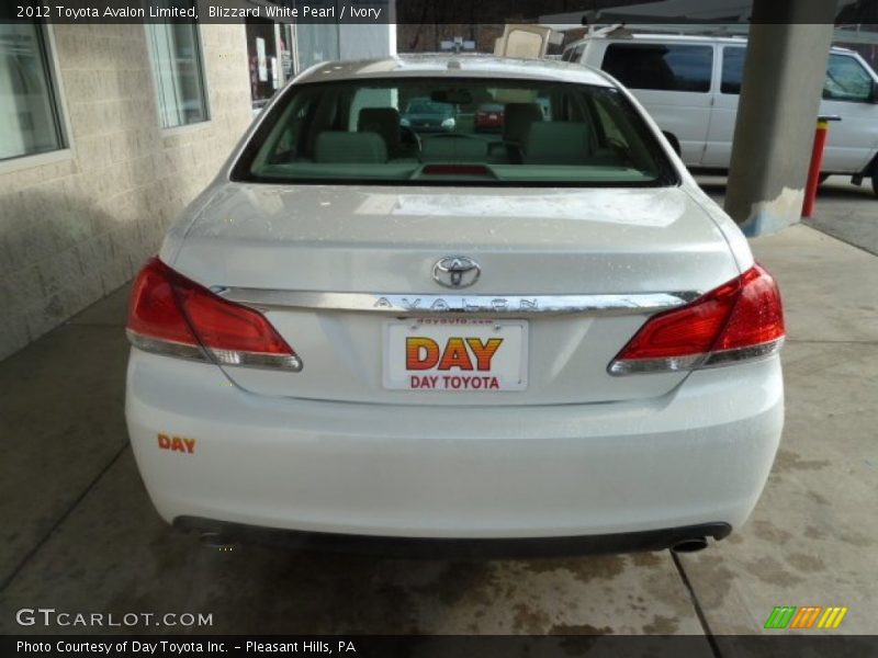 Blizzard White Pearl / Ivory 2012 Toyota Avalon Limited