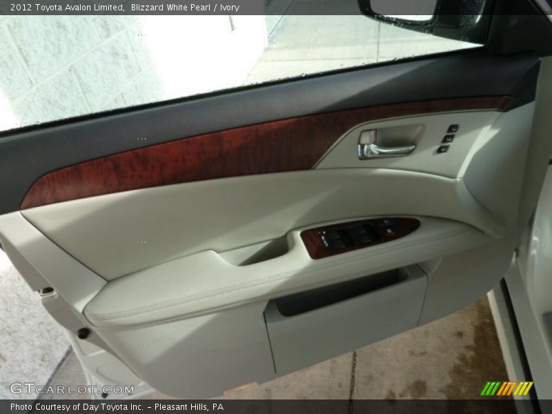 Blizzard White Pearl / Ivory 2012 Toyota Avalon Limited